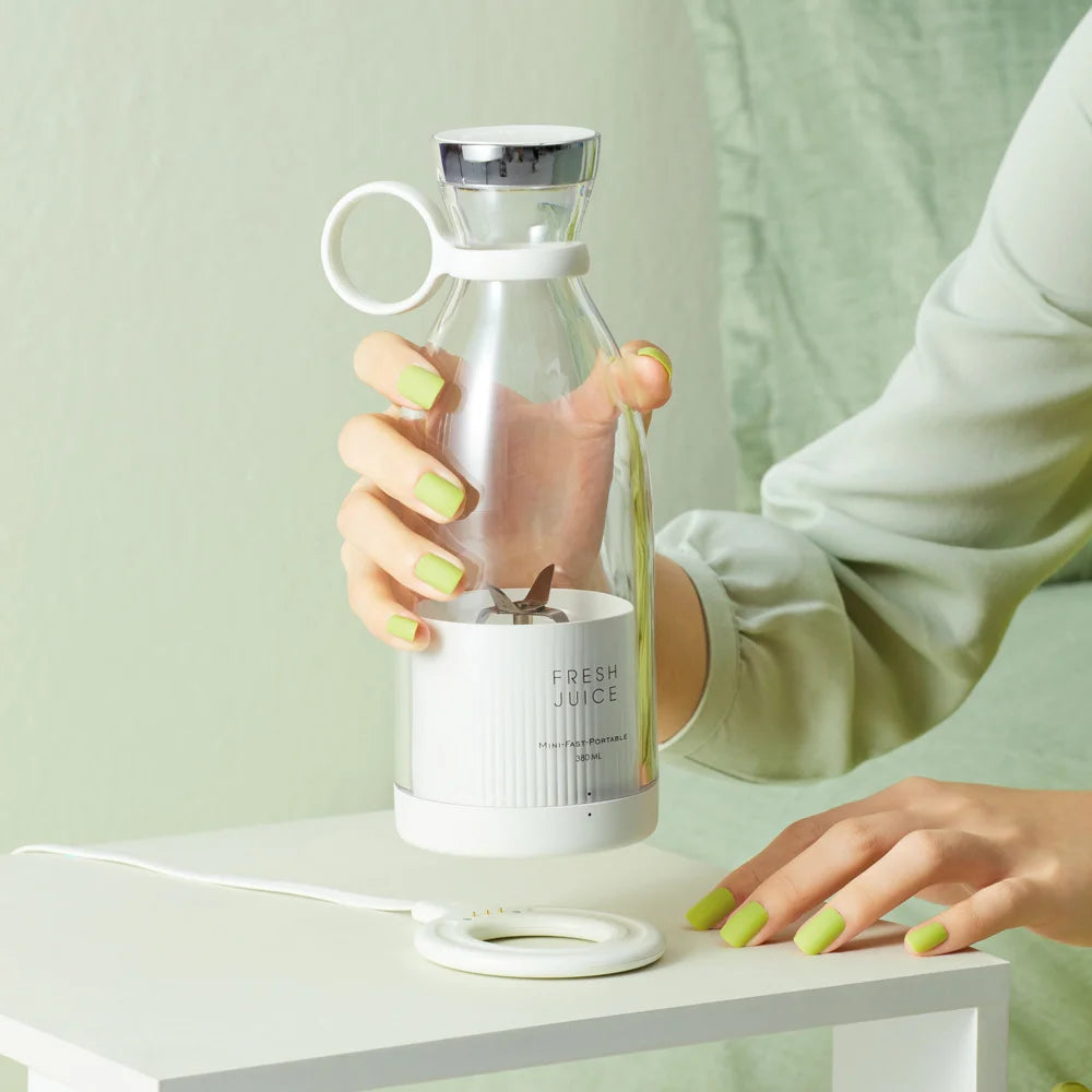 Portable Electric Juicer Blender - Your Ultimate On-the-Go Fresh Juice Maker!